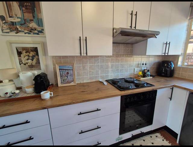 2 BEDROOM TOWNHOUSE FOR SALE IN PIERRE VAN RYNEVELD